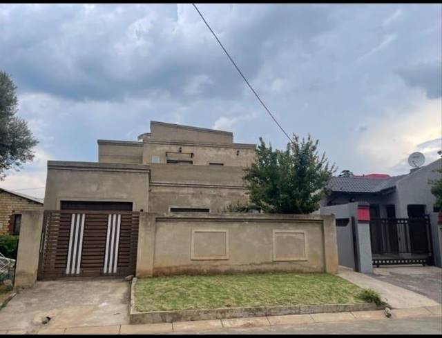2 BEDROOM PROPERTY TO RENT IN MOROKA